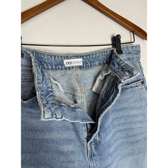 Zara Women's 10 High Rise Cropped Light Wash Denim Jeans - Picture 4 of 6